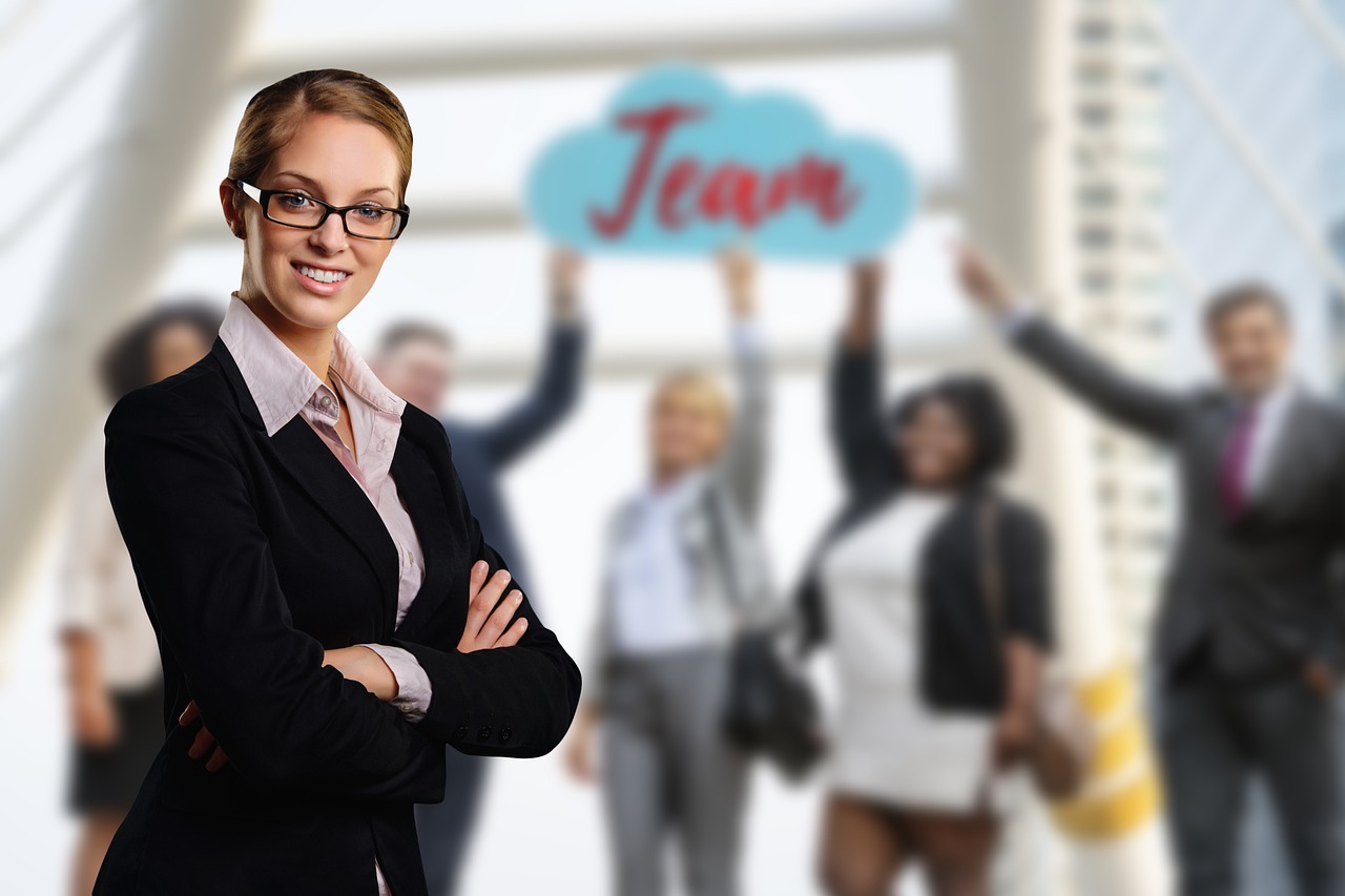 如何追查和处罚风险提示制造和销售技术支持的团伙？