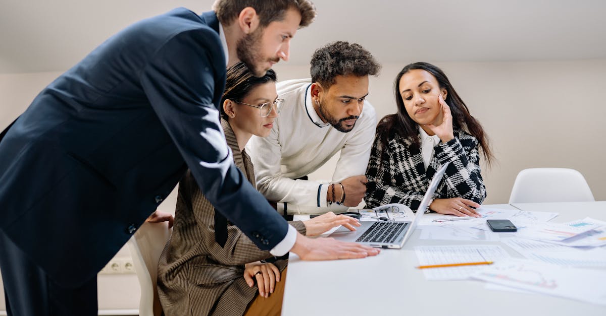 游戏厂商是否该负责防范技术支持辅助？